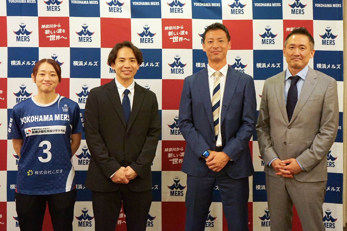 yokohama_mers's tweet photo. 【記者会見を開催しました】
会見では、リーグH参入に向けた今後のビジョンやクラブ構想について発表いたしました。

お忙しい中ご来場いただいたメディアの皆さま、誠にありがとうございました。

▼会見資料は公式HPからご覧いただけます📰
https://t.co/EdBU6mjHMQ

これからも、横浜メルズは地域の皆さまとともに歩みながら、リーグH参入という目標に向けて挑戦を続けてまいります。
今後とも温かいご支援・ご声援をよろしくお願いいたします！

#横浜メルズ #mers #ハンドボール #handball #theone