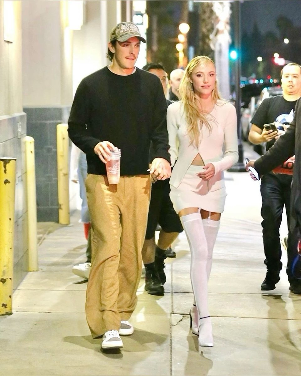 freakblair's tweet photo. am i the only one who thinks dalton had a glow-up after the split with ariana? 😭 when he was with ariana he looked like such a nerd, but now… this man is HOT. it genuinely feels like a completely different person. https://t.co/xU3RICCMa9