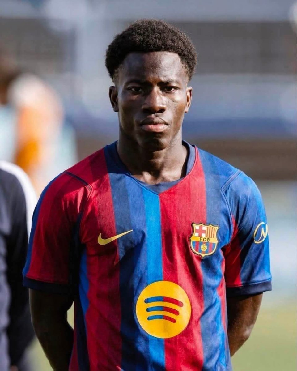 appiecule's tweet photo. Ebrima Tunkara and Xavi Espart have forced their way into Flick’s plans.

Flick confirmed that both Xavi Espart and Ebrima Tunkara surprised him both in pre-season games and training sessions.

I was always confident that Ebrima Tunkara would impress Flick. The way he receives the ball and reads the game is very similar to Lamine Yamal. As for Xavi Espart, his performances with Spain’s youth national team have completely changed my opinion of him. He looks like a different player, both on and off the ball.

It looks like we’re about to witness two young talents this season who could surprise the football world.