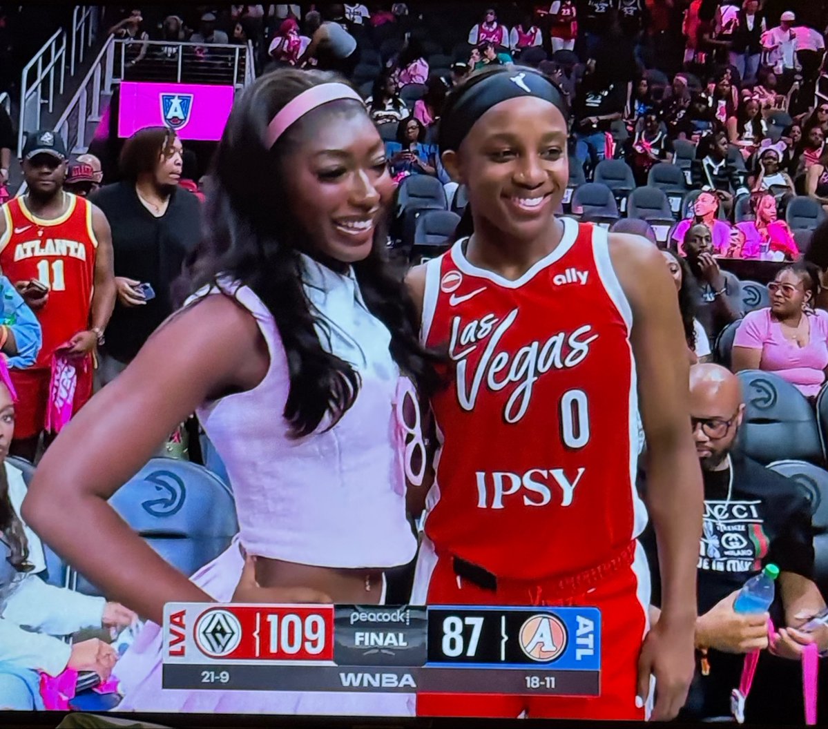 AZLEY200's tweet photo. OMG Jackie went to take a picture with aniya 😭😭♥️♥️

#AniyaxBARBIEGAME
#aniya #loveislandusa https://t.co/LwwATaWg2G