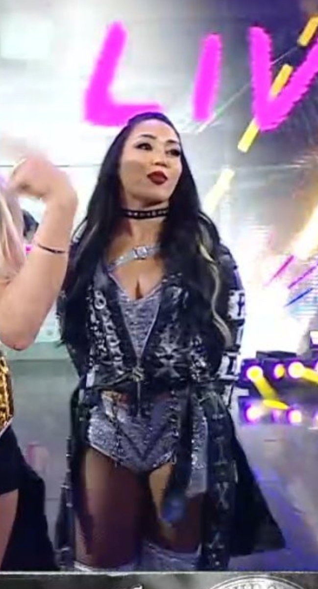 chicoestetos1's tweet photo. monday night rox delivered!!

@roxanne_wwe #WWERAW https://t.co/E9NWjJNGib