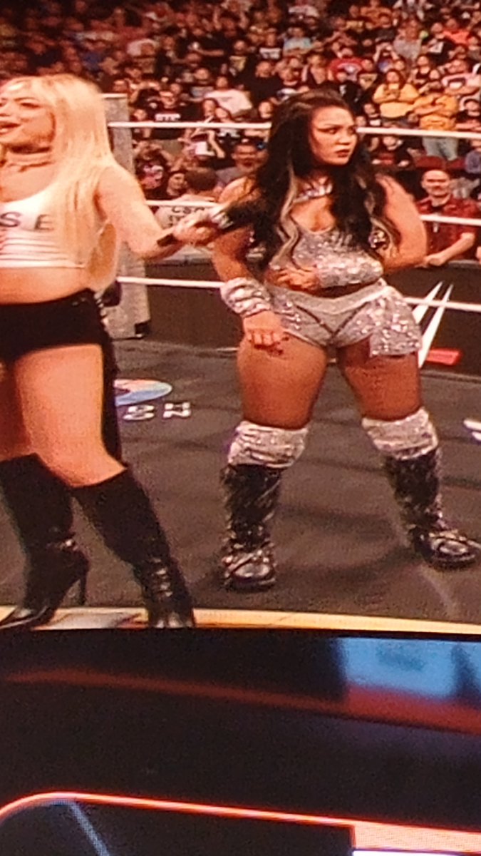 FireSkyWarrior's tweet photo. @4xChamp25 (Truly tried to get the good pictures of Raquel but I fucking struggled) https://t.co/BMu3BO3ttW