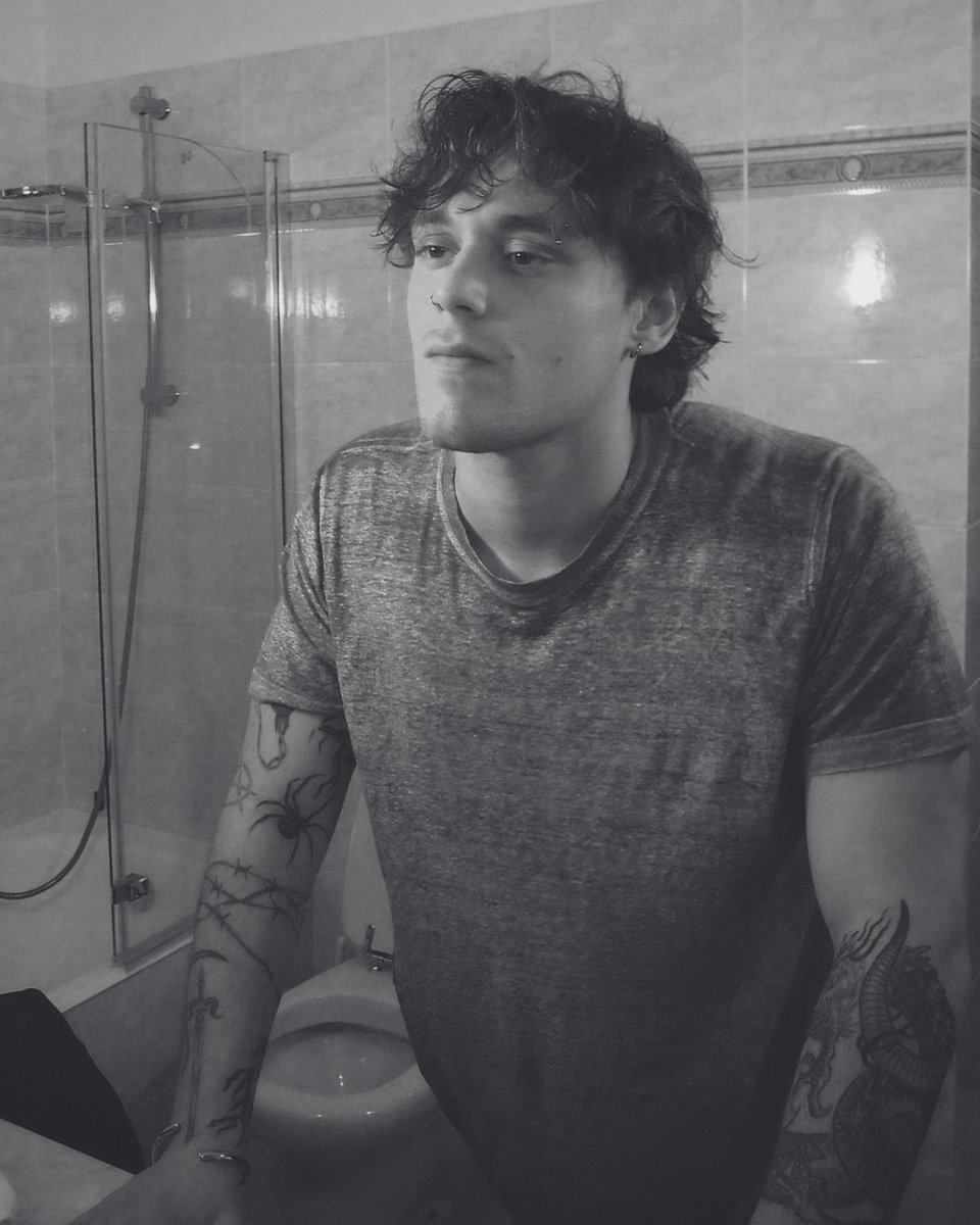 BrandonKingBr's tweet photo. "𝔼𝕦 𝕞𝕒𝕝 𝕔𝕠𝕟𝕤𝕚𝕘𝕠 𝕠𝕝𝕙𝕒𝕣 𝕡𝕒𝕣𝕒 𝕧𝕠𝕔𝕖̂. 𝕊𝕖 𝕥𝕠𝕕𝕠𝕤 𝕒𝕠 𝕤𝕖𝕦 𝕣𝕖𝕕𝕠𝕣 𝕤𝕠𝕦𝕓𝕖𝕤𝕤𝕖𝕞 𝕢𝕦𝕖𝕞 𝕧𝕠𝕔𝕖̂ 𝕣𝕖𝕒𝕝𝕞𝕖𝕟𝕥𝕖 𝕖́…"

𝙉𝙞𝙣𝙜𝙪𝙚́𝙢 𝙨𝙖𝙗𝙚𝙧𝙖́. https://t.co/vHKAovj7r0