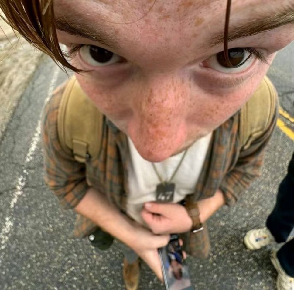heyellybelly's tweet photo. stop being mean to him https://t.co/rfXHHdUrGQ