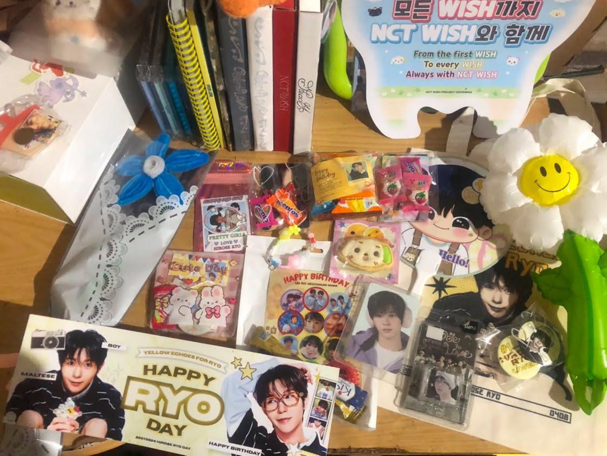 sa4ushi's tweet photo. thank u so much buat freebies ryo's birthday kakak-kakak💗

@lilmaknaesoul @olaolauriore @taetisoo398122  @sweetdsr_  @akuinginuang_2 @wishiplanet  (maaf kalau ada yg belum ke tag😭🙏🏻) https://t.co/jnkfU1IC65