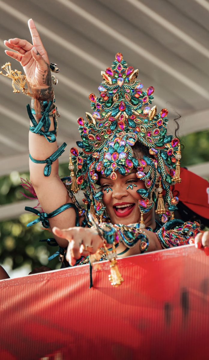 _zionnnn_'s tweet photo. Happy CropOva 🇧🇧🎉

#rihanna #barbados #cropover https://t.co/bdrvaUv5sX