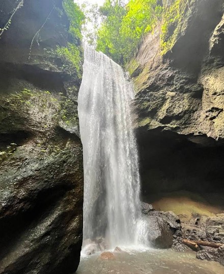balisuthatravel's tweet photo. Looking for Baliβs ultimate hidden canyon experience? Meet Goa Raja Waterfall: a breathtaking subterranean masterpiece located in Jehem Village, Bangli! π΄π Hereβs why it belongs on your Bali bucket list π #BaliTours #GoaRaja #ExploreBali https://t.co/X2UFEG5hJY