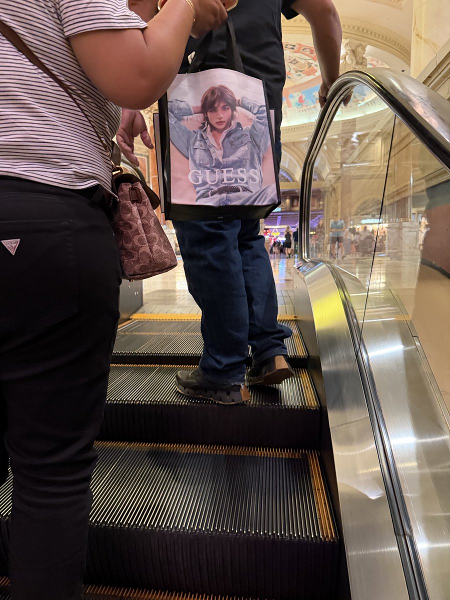 ihrtwrenjun's tweet photo. saw someone with this bag, had to go get one of my own https://t.co/e7CphxbA70