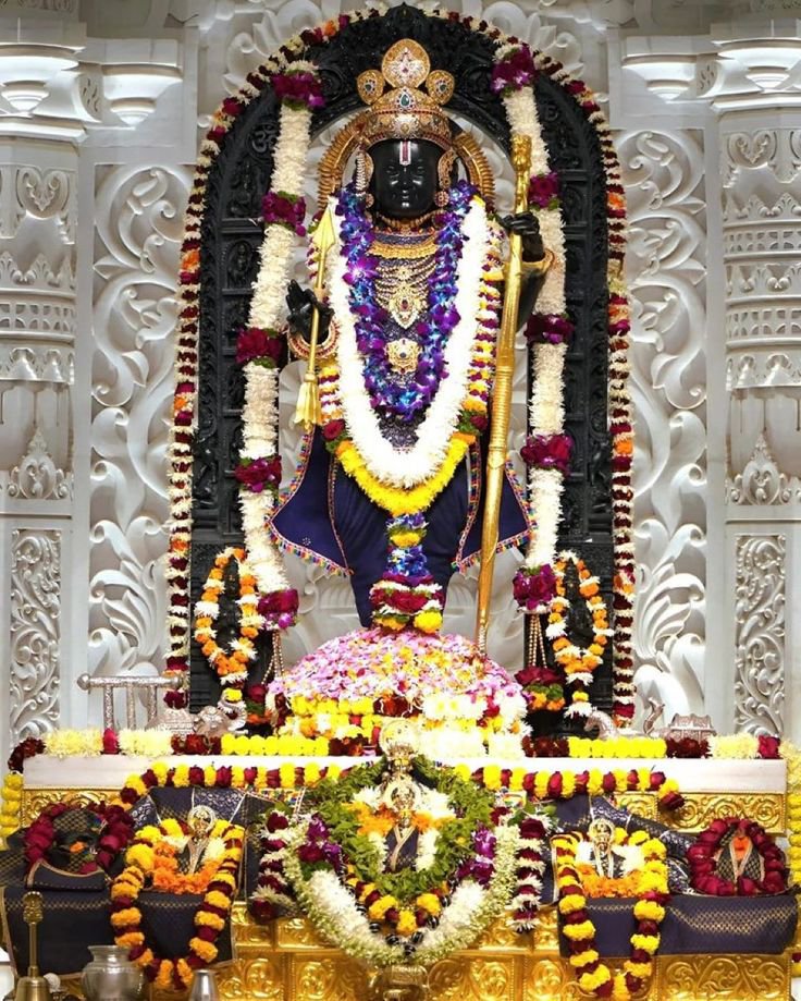 RamJanmbumi's tweet photo. दरबार है ईश्वर का मंगल मूरत रूप चरणों में ही कृपा बरसते सदा कृपालु दर्शन रूप https://t.co/bEbz9xQO2H