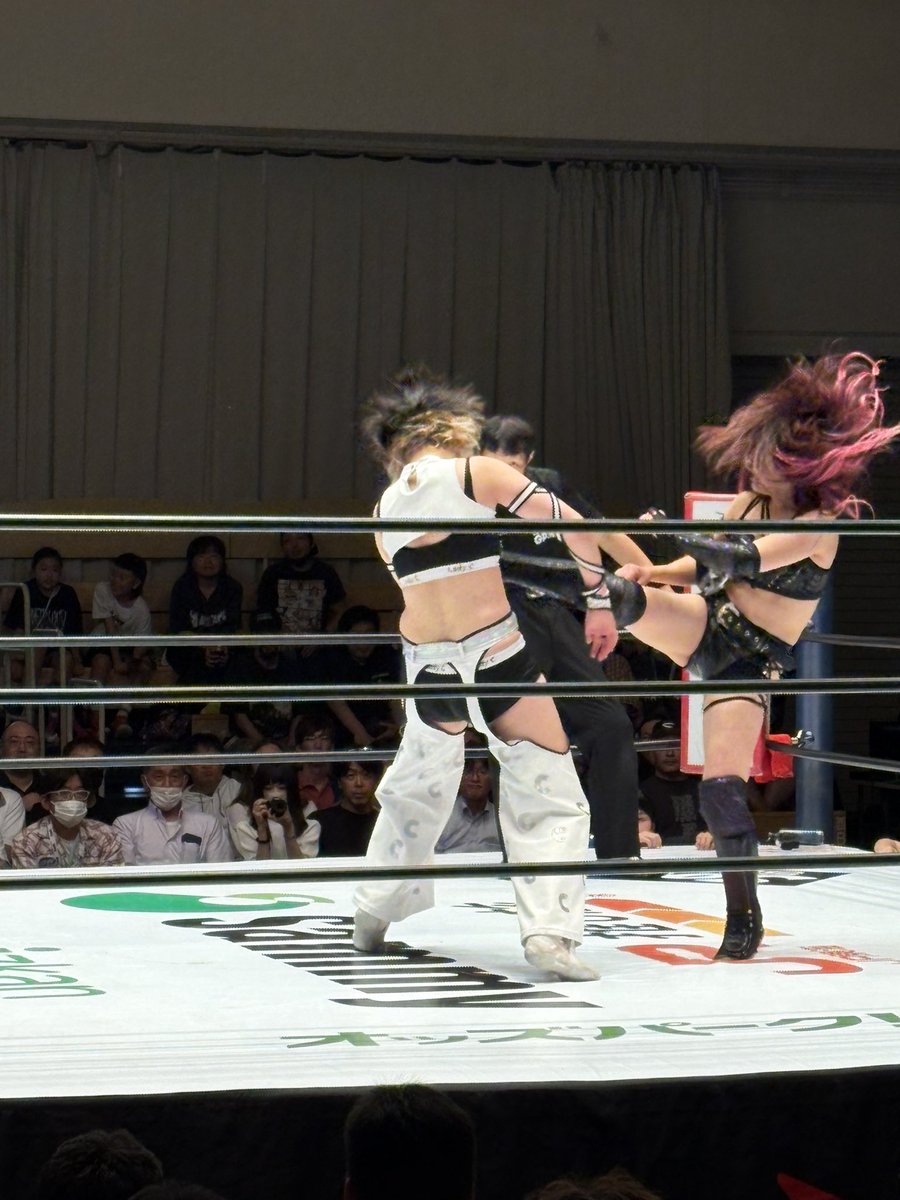 pwnotsudoi's tweet photo. レディ・C選手、強かった！自分の大きさに見合った技を繰り出すので、全てに整合性が取れている。
フィニッシュのチョークスラム・レクイエム、強烈！

稲葉あずさ選手は打撃の的確さが凄かった。体格差ある相手に有効な打撃を繰り出し、こちらも整合性が取れていた。

良い試合だった！

#STARDOM https://t.co/3EzXjrLXpp