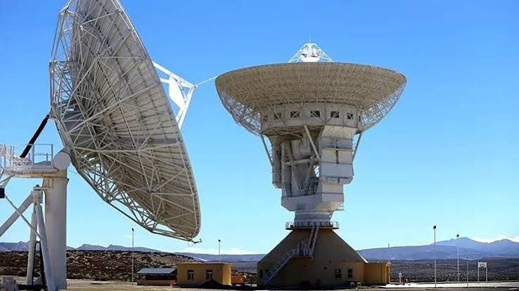 mkanen's tweet photo. NO a la extranjerizacion de la tierra! Salvo que sea para la base espacial china en Neuquén cedida por el gobierno de CFK, que  ocupa unas 200 hectáreas en Bajada del Agrio y cuenta con una antena parabólica de 35 metros de diámetro, una de las más grandes del mundo para seguimiento de espacio profundo. Fue cedida a China por 50 años sin impuestos, y su operación está a cargo del organismo militar chino CLTC. Eso es defender la soberanía!