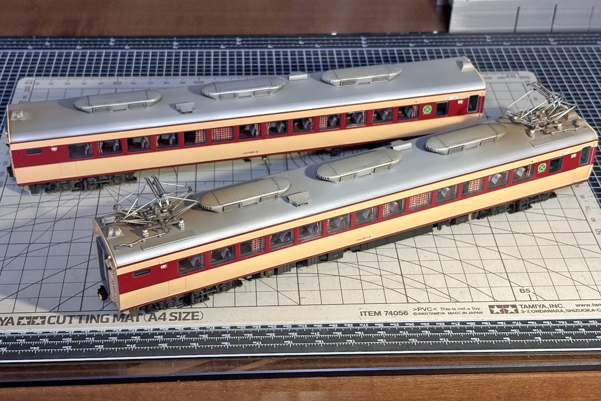chamioka_'s tweet photo. 181系｢あさま｣モロ181-3･モロ180-3（長ﾅﾉ）
サボを入れて加工完了とします。号車札は編成が整ってから入れる予定です。カーテンを付けたので乗客を乗せたくなりますね。
#181系あさま https://t.co/8RoTeBlFr7