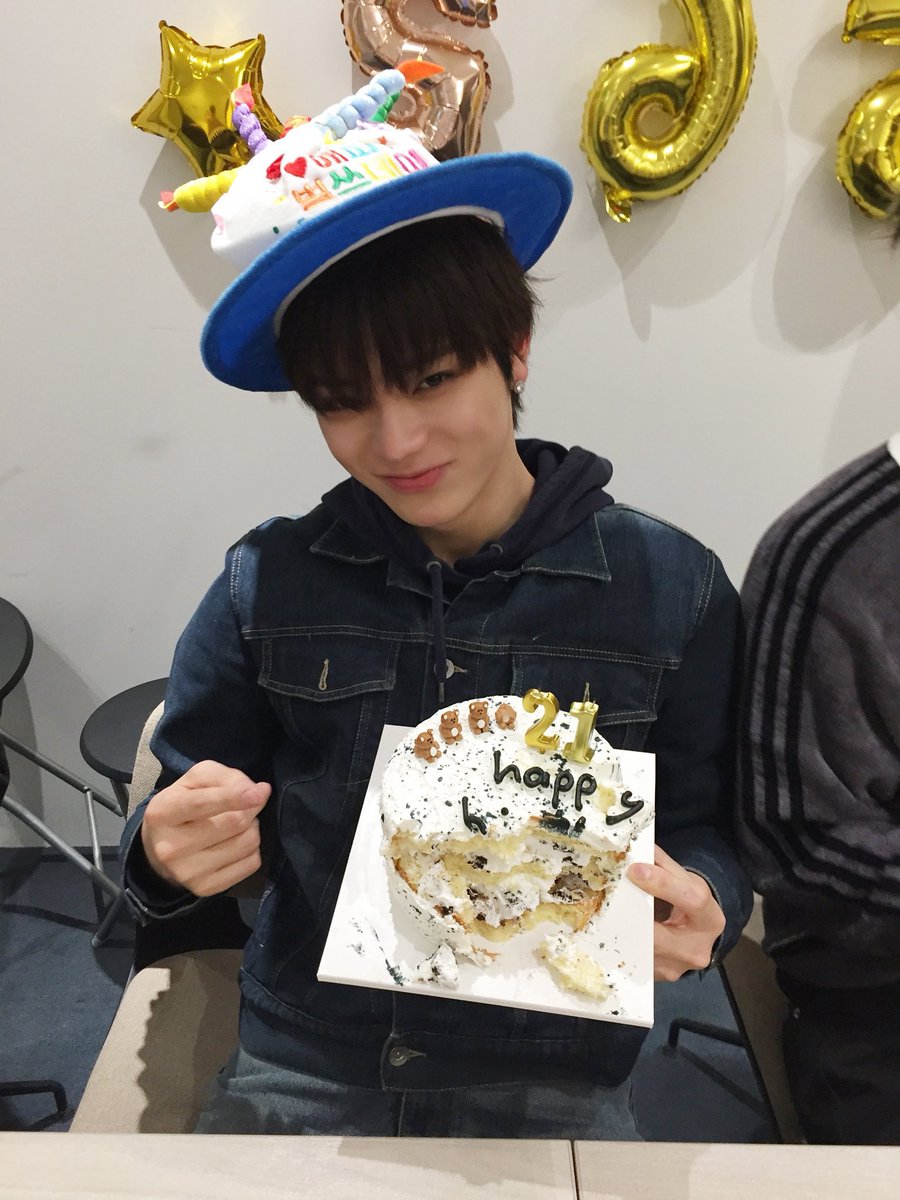 prodbyohyul's tweet photo. hbd to me😬🎂🎉 https://t.co/f9OouZutZn