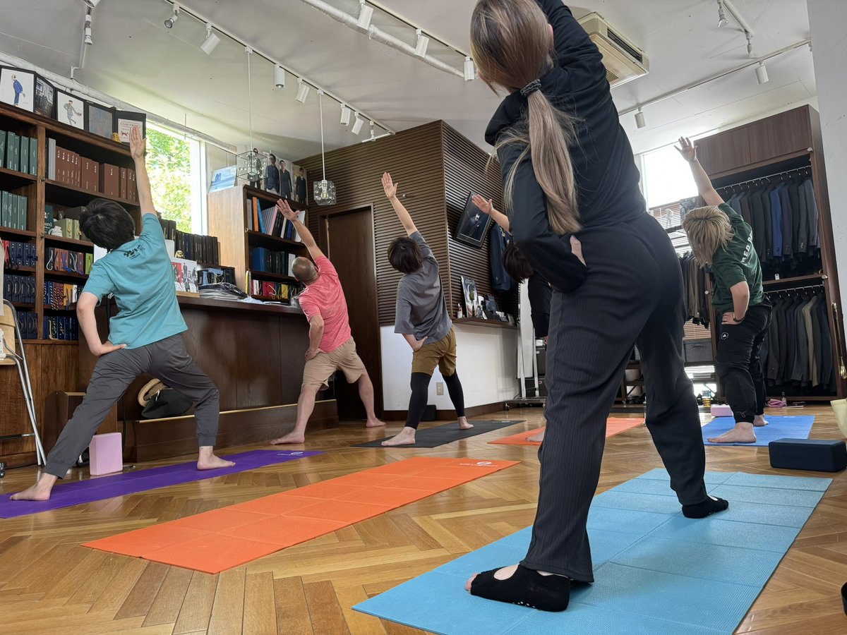 TAGARU_DKY's tweet photo. TAGARUヨガ🧘‍♀️
お時間ございましたらお友達と一緒に是非来てくださーい🙋

◽️開　始／10：30〜11：40（open10時）
◽️会　場／TAGARU代官山店
◽️所在地／渋谷区恵比寿西1-33-15 EN代官山ビル 1F
https://t.co/FuXNAnRmCZ
◽️代官山駅から徒歩3分◽️更衣室有り◽️ヨガマット有り◽️参加料1,000円
#ヨガ https://t.co/GXMbXFld5g