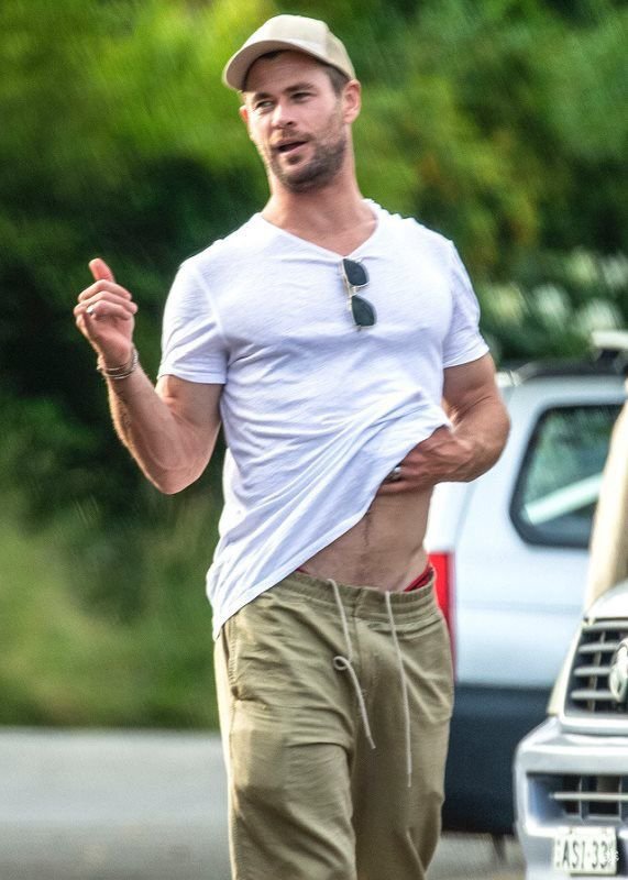 fxjuneboy3's tweet photo. Sorry I’m late, I was busy being fabulous.
Chris hemsworth ❤️ https://t.co/bVfbGHzkss