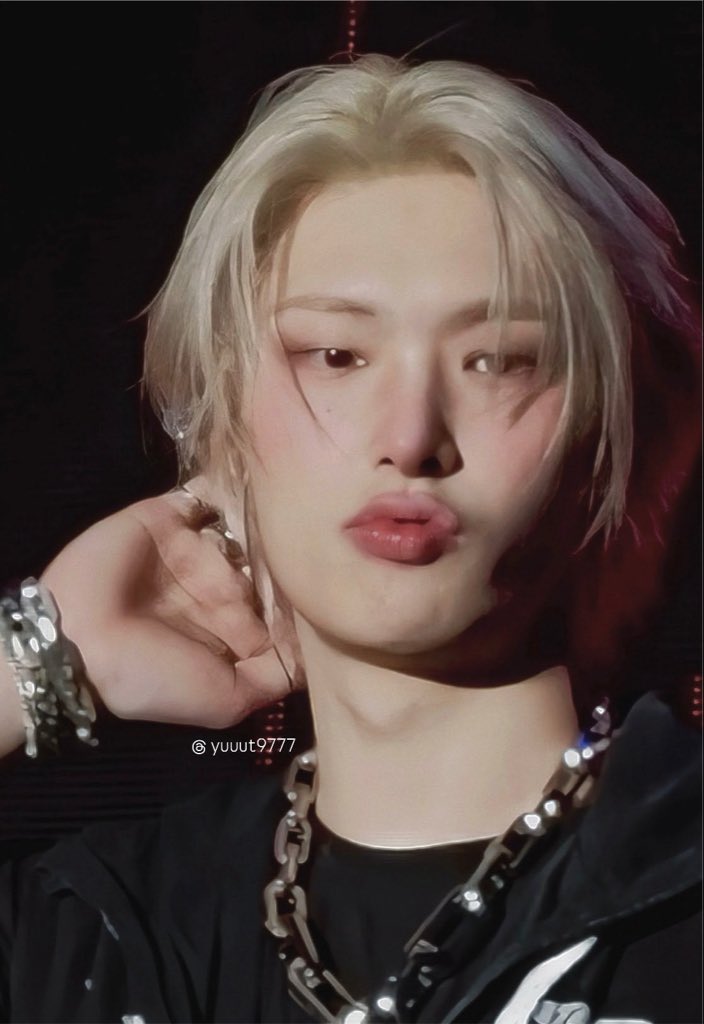 pinkgiholic's tweet photo. if he doesn’t pout for two seconds he’ll perish and i think that’s beautiful https://t.co/U2yvCPDSRj