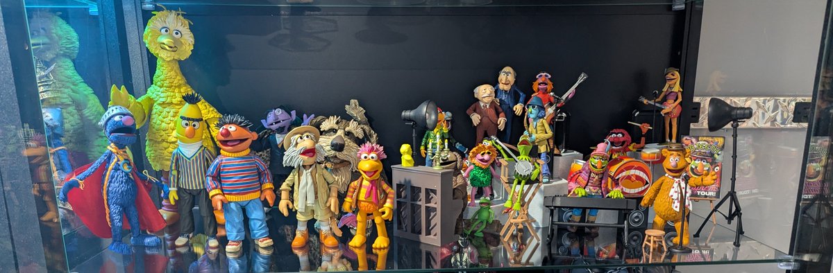 SalemCrow's tweet photo. The current @TheMuppets @FraggleRock &amp; @sesamestreet shelf. Figures from @NECA_TOYS , @BossFightStudio &amp; #diamondselecttoys #collection https://t.co/0F3kfhpZ5q