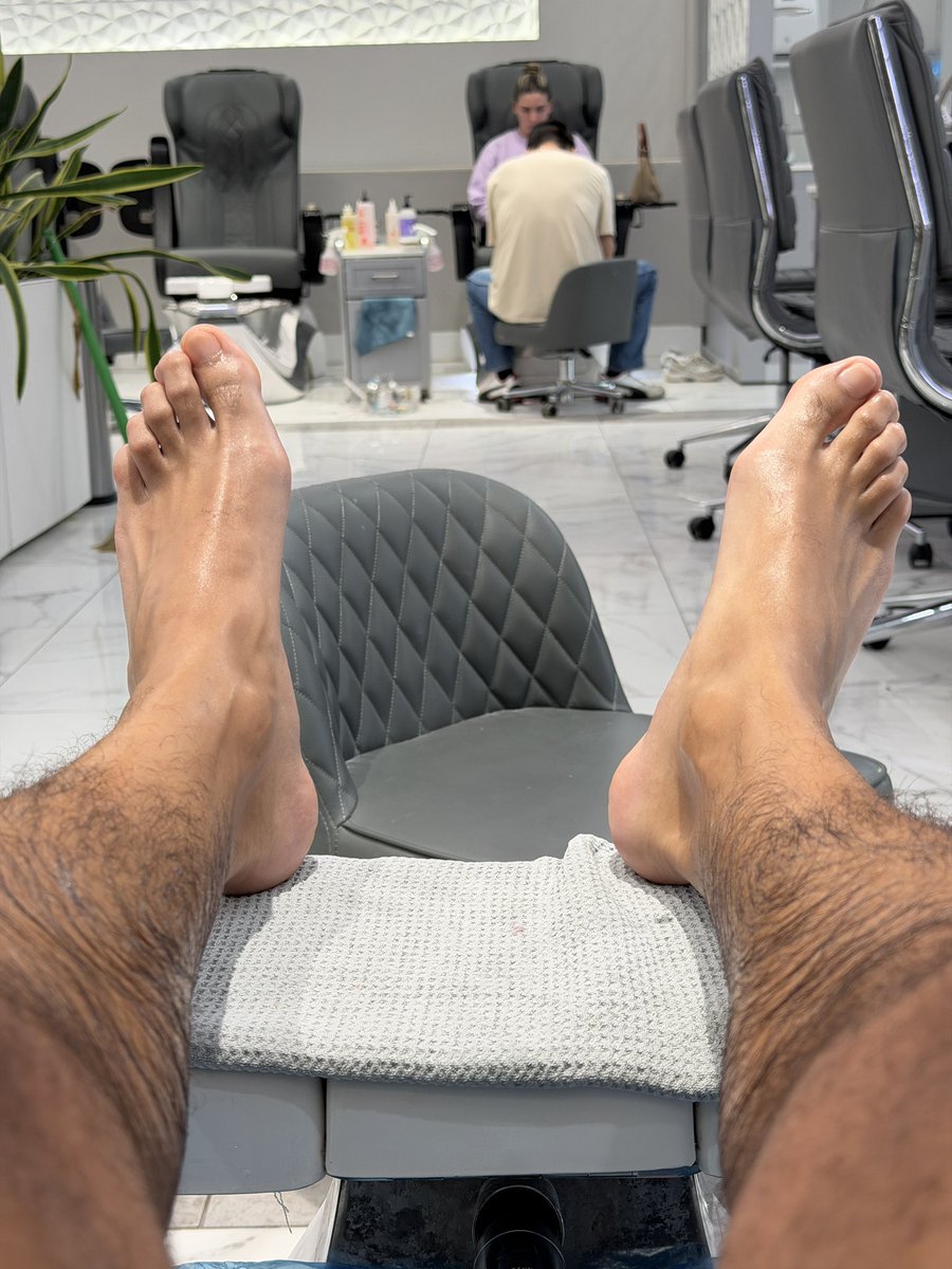 Antoleco's tweet photo. Anyone into feet? https://t.co/JRiQOFObRw