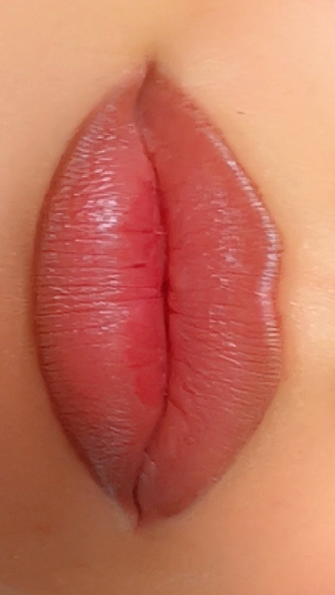 GoddessDeville1's tweet photo. You would want a kiss wouldn’t you piggy? 💋 #paypig #femdom #findom https://t.co/VTLyMnln1O