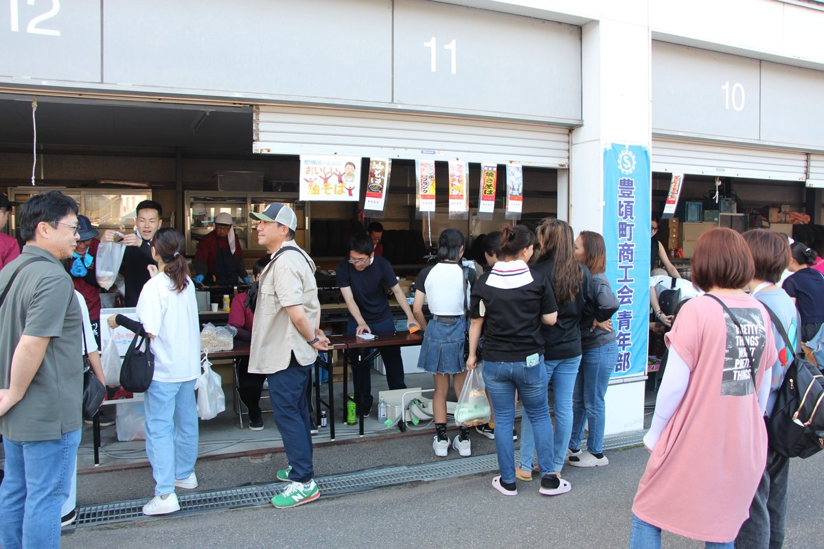 Tokachibare_'s tweet photo. 8/8（土）豊頃の夏を代表するイベント「とよころ夏まつり」が開催😊
「とよころ太鼓 艶遊会」のパフォーマンスをはじめ、豊頃中学校吹奏楽部による演奏、カラオケ大会など、見どころ満載のステージが目白押し！
お祭りのフィナーレには19時30分から約2,000発の美しい花火が豊頃の夜空を彩ります！🎆 https://t.co/F4hUiIFfgl