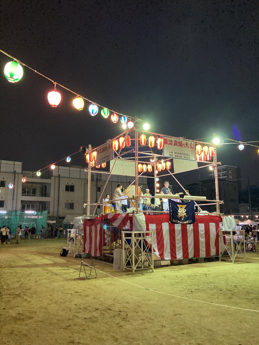 _gsystem_'s tweet photo. おはようございます😃

昨夜はゲリラ豪雨でどうなるかと思いましたが会社近くで恒例の盆踊りが開催されておりました。

2DAYSなので今晩もありますよ！

足元が少々ぬかるんでいましたが皆さん元気に踊っておられました。

年配の方がなかなか激しい動きでステップを踏んでいたのが印象的でした😆 https://t.co/BtAkYPgSk5