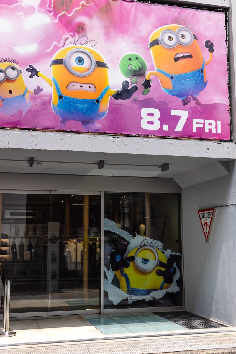 minion_fanclub's tweet photo. GUESS JEANS Tokyoに
『#ミニオンズアンドモンスターズ』の
壁面サイネージが登場！
⠀
この機会だけの期間限定ディスプレイを
ぜひ店頭でチェックしてください🍌
⠀
📍GUESS JEANS Toyko
東京都渋谷区神宮前 4-26-14 https://t.co/SeACU7XmI2