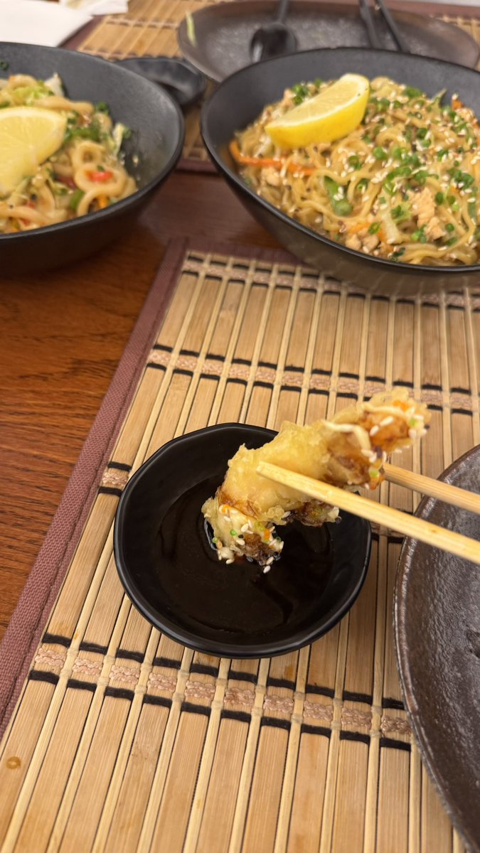 iifq_x's tweet photo. 🍜🍣✨ https://t.co/fssUUbQott