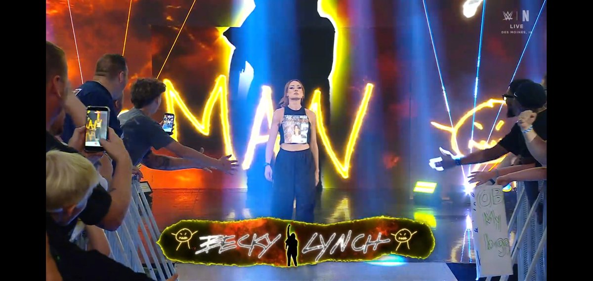 beckyBLcentral's tweet photo. Becky Lynch's #WWERaw August 4th Screencaps

A THREAD 🧵 https://t.co/rOPfr296KJ