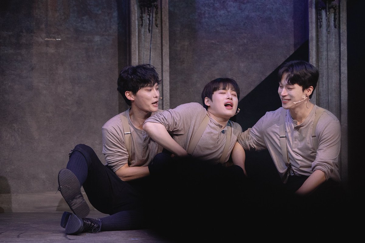 _dbtown's tweet photo. 260731 뮤지컬 <비더슈탄트> 스페셜 커튼콜
���그너스 볼커 | 황순종
아벨 루터 | 강병훈 
하겐 악스만 | 황건우
제스퍼 뮬러 | 김도민

펜싱의 시작 https://t.co/U9mWZiKWz1