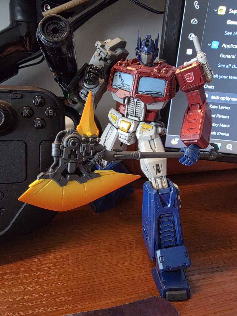 alexanderluis's tweet photo. Reigniting my Transformers Optimus Prime collection love. https://t.co/vTZwHsI1TB