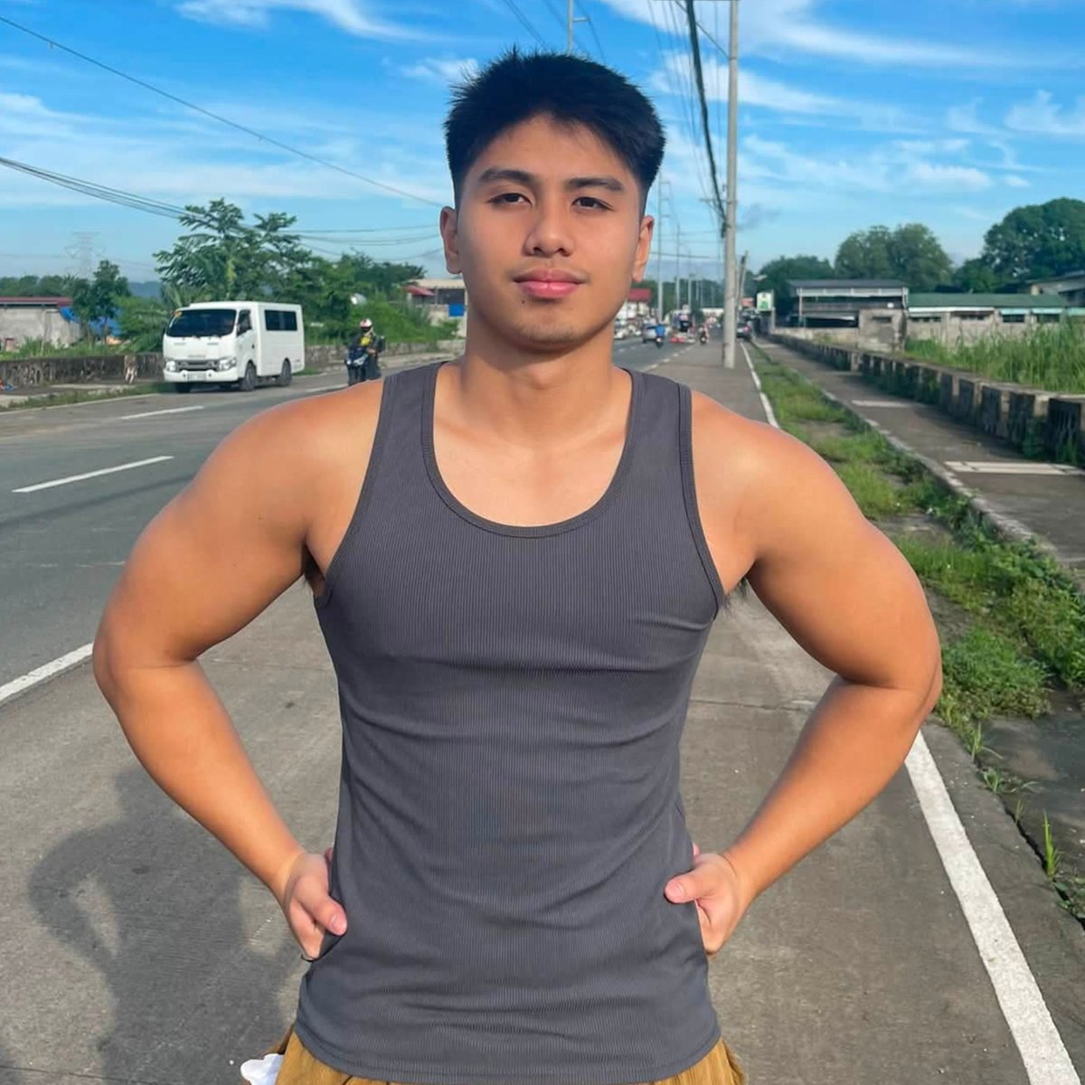pauloMDtweets's tweet photo. #TeamBlack or #TeamGray?
Ang weird lang talaga ng algorithms ng Twitter/X at Meta FB biglang nag pakita itong content creator na si Josh Evangelista. Cutie 🥧 naman lalo na pag nag smile. https://t.co/I04E3jpkqa
