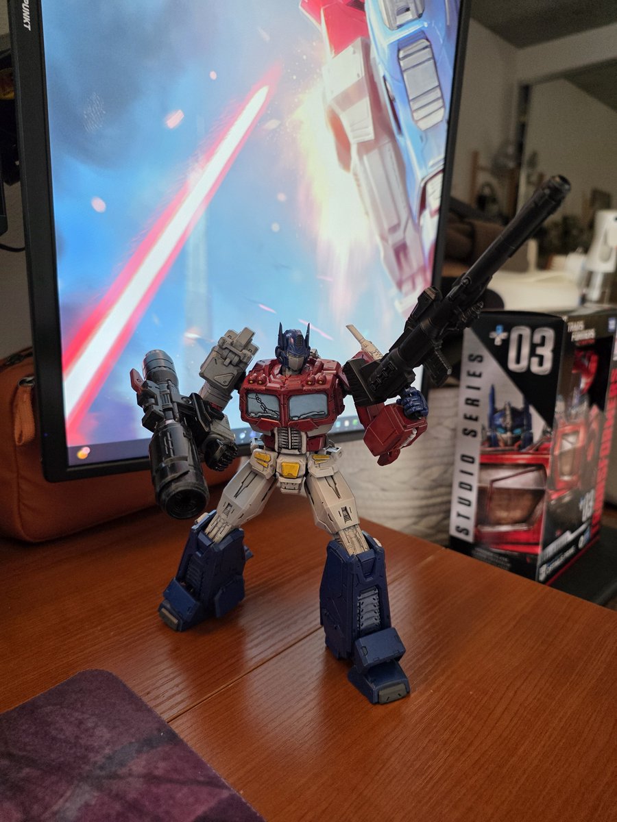 alexanderluis's tweet photo. Reigniting my Transformers Optimus Prime collection love. https://t.co/vTZwHsI1TB