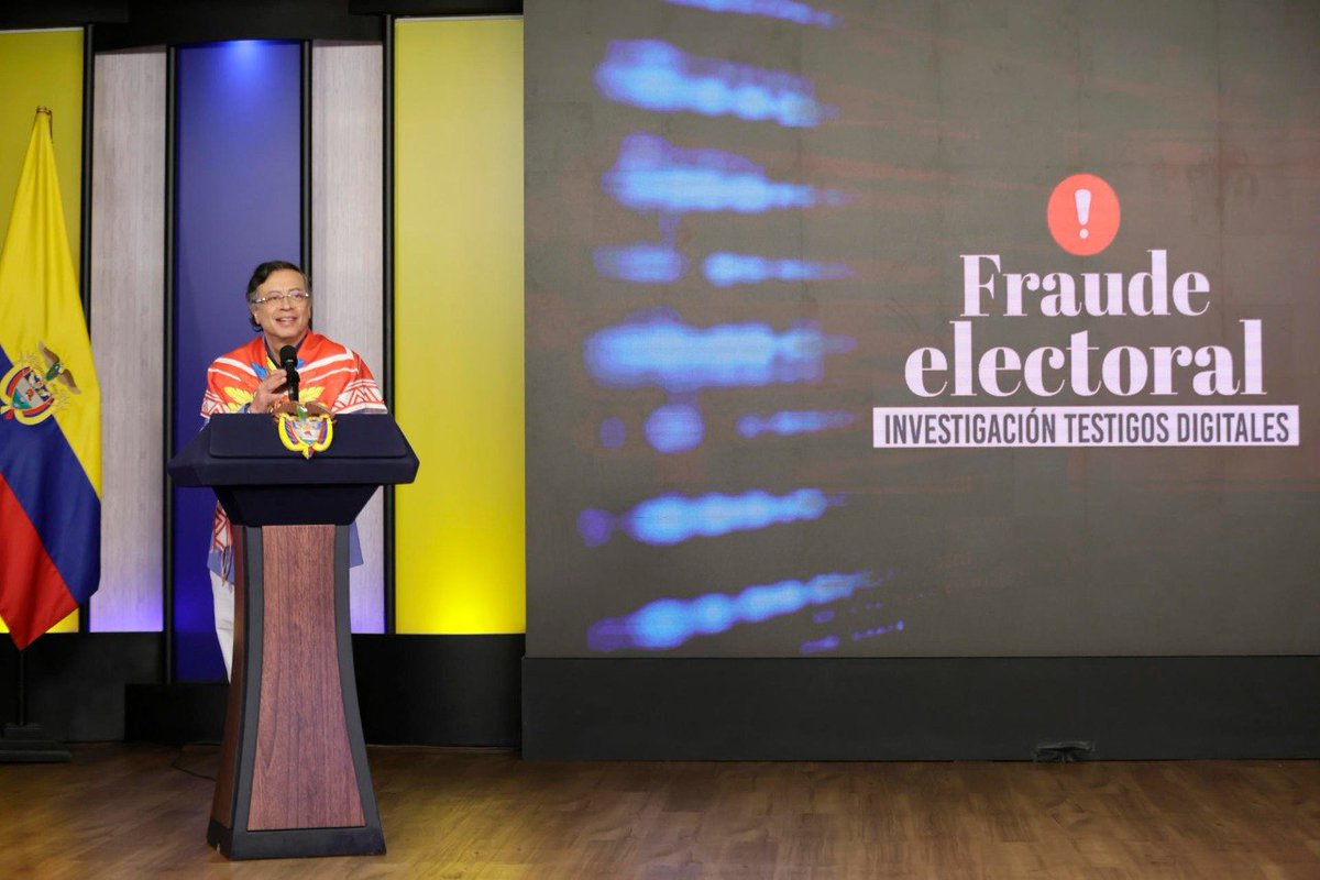 teleSURtv's tweet photo. 🚨Gustavo Petro denuncia masivo fraude electoral algorítmico (7 millones de votos) para imponer a Abelardo de la Espriella. El mandatario desconoció la legitimidad del proceso, afirmó que el ganador fue Iván Cepeda y denunció la alteración de actas E-14 y manipulación informática desde el exterior.
"Coloca a Colombia en su peor crisis de soberanía nacional desde que la conquistamos con el ejército de Bolívar".
Petro detalló irregularidades en +1.600 puestos electorales y la expulsión de testigos del Pacto Histórico. #Colombia #Petro #FraudeElectoral