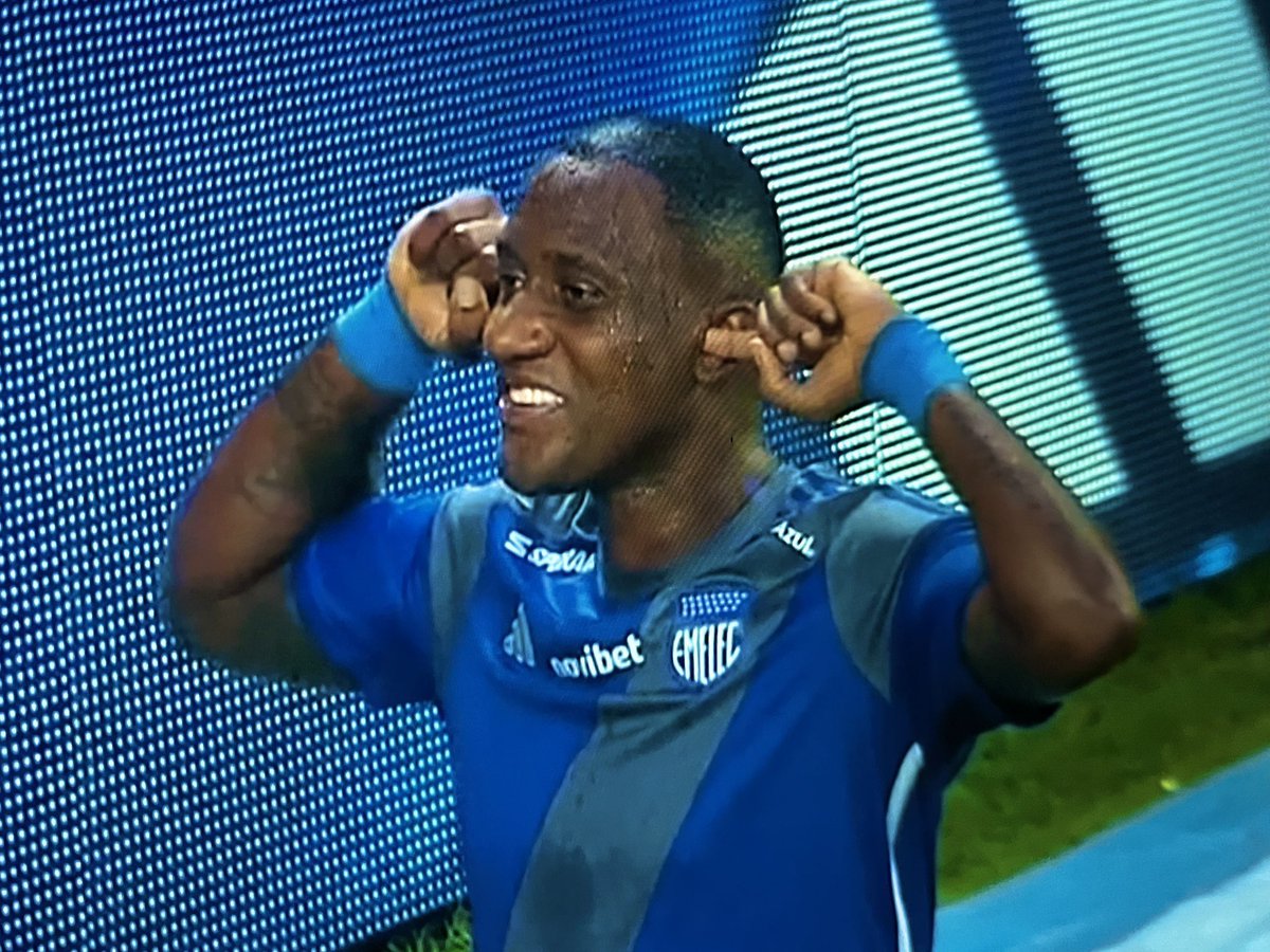 iantvv's tweet photo. HONOR a @jaimeayovi17 

-Vino sin excusas y nos saco del descenso en 2023
-Cortó con Chamorro para regresar
-Ayudó a utileros y juveniles
-Socio activo del club 
-Se meo a un traidor como Joao Rojas y confrontó a los perrodistas

Te apreciamos Yoya
1 acción > 1000 palabras https://t.co/zB0ysJFXQD