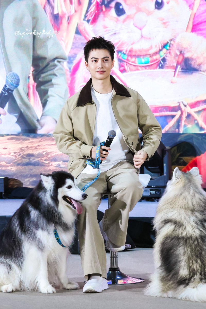 perfexx563's tweet photo. บอดี้การ์ดสุดน่ารัก 🐶🐶 

@bb_benzalert #BENZALERT https://t.co/hjYoRYtaKi