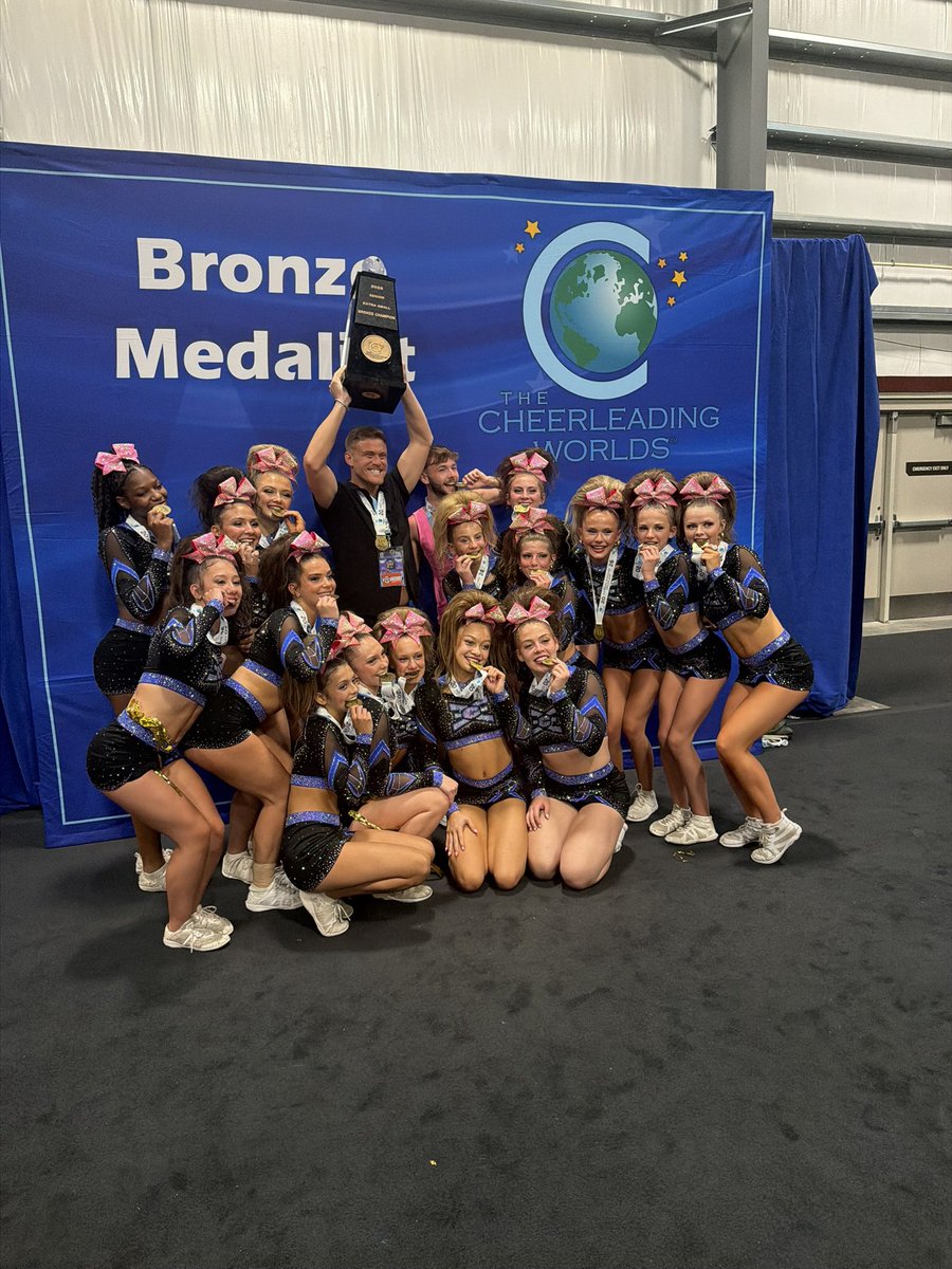 gianna_marye's tweet photo. please vote us for majors🥹🩷 https://t.co/K2U8EzrAIR