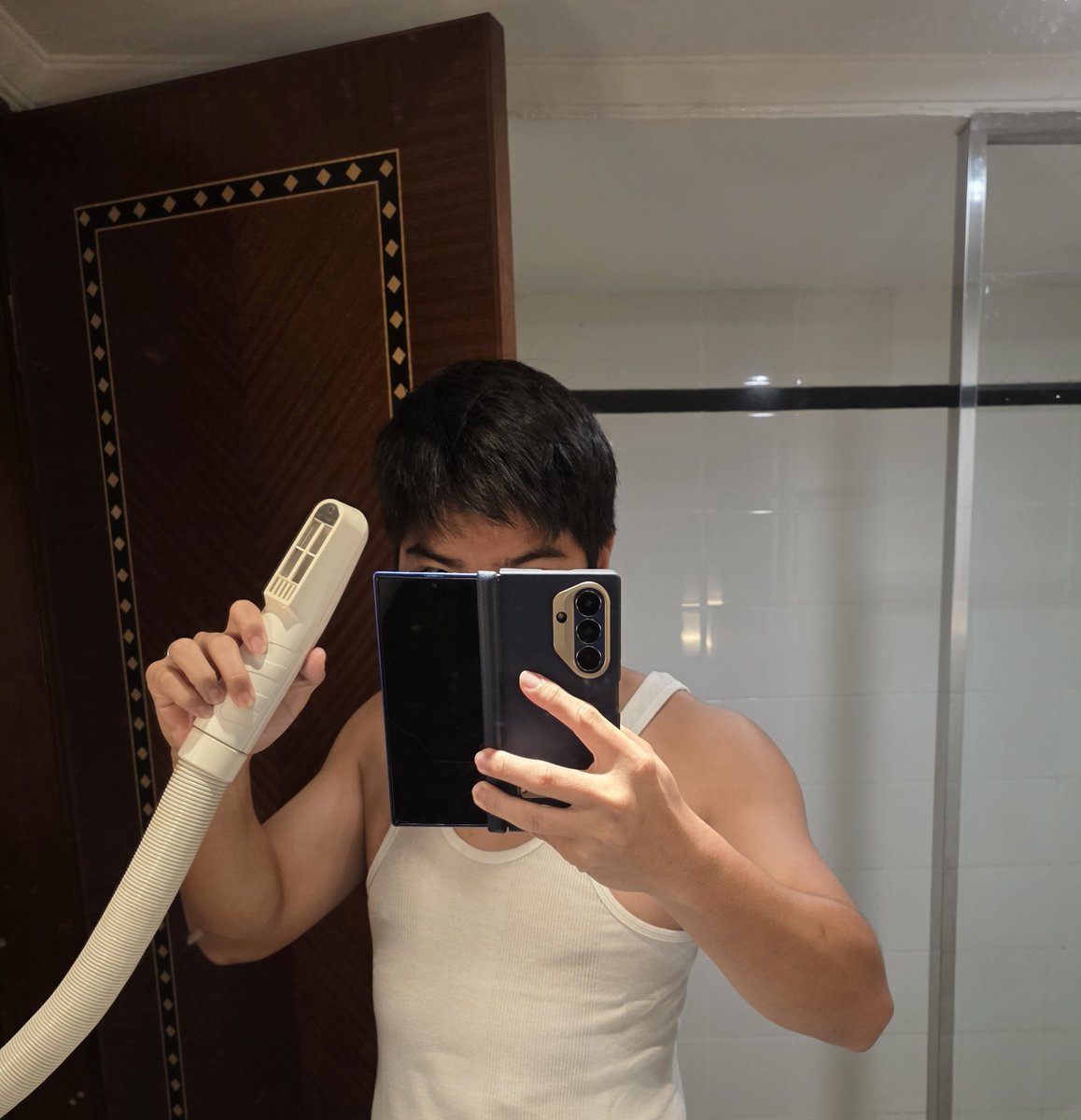 sukaengineering's tweet photo. Ciri khas ambhara, hair dryer legend 😅😅 https://t.co/kqEulps5WA