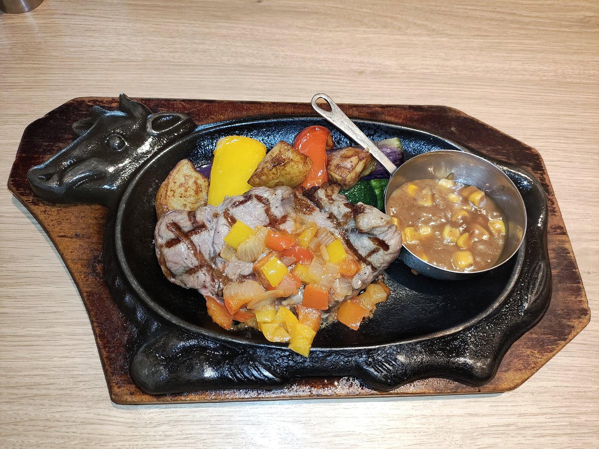 ash2001a's tweet photo. 久しぶりにチキンステーキでなく牛肉のステーキ🔥🐮🔥
 #Volks https://t.co/TFWrES1btn