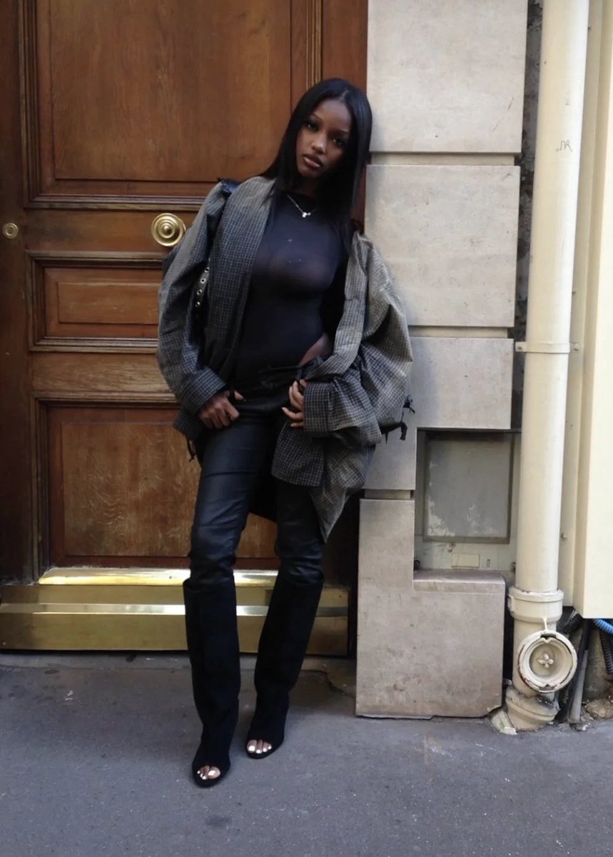 hautecnt's tweet photo. alt chic https://t.co/axg9EpiYkP