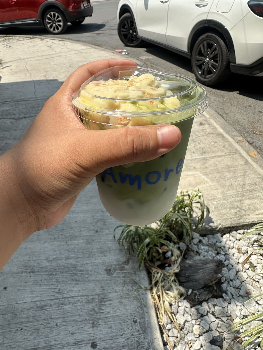 herosc02's tweet photo. @jmienaa @nishigatitoo Sii está deli solo que está caro 😔 ósea 100 pesos por un café o matcha si ya son palabras mayores https://t.co/Nbrhj9jc8l