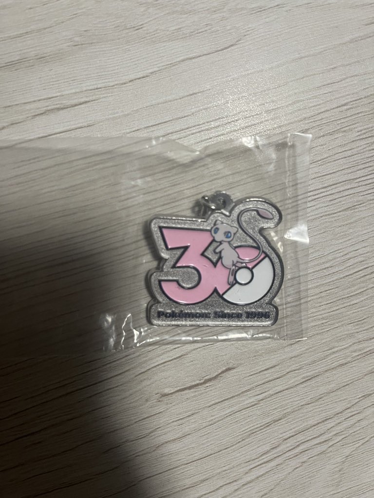 SPEC64971702's tweet photo. 【交換】ポケモン 30周年 メタルチャームマスコット 

【譲】画像1.2

【求】画像3.4の赤丸

郵送希望です。
優先度　ピカチュウ>ギラティナ>その他

よろしくお願いします。 https://t.co/24cu7EiCez