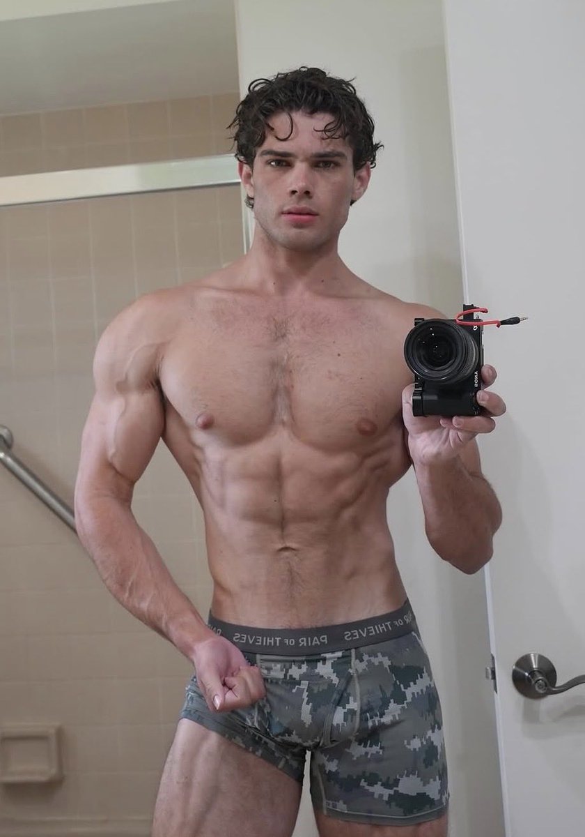 spideyvenom67's tweet photo. Gym Clav throughout the years https://t.co/CxYwk8jYZq