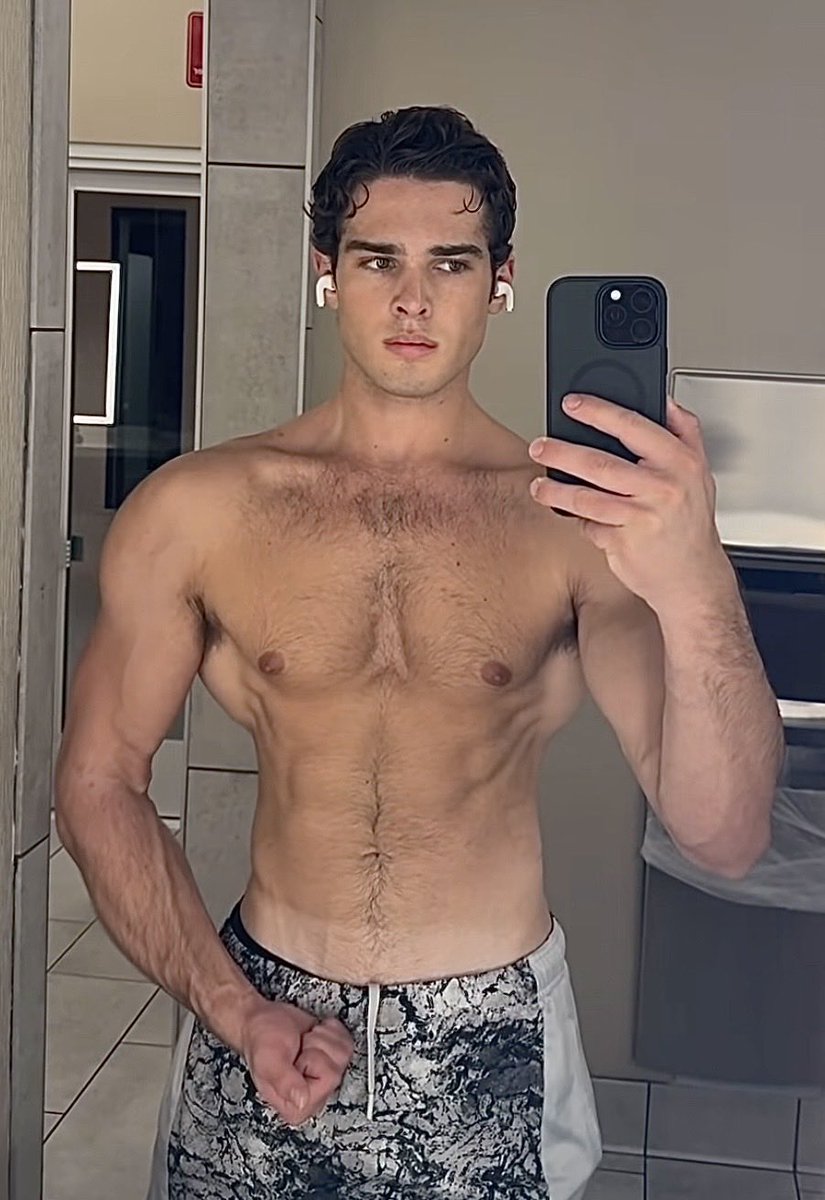 spideyvenom67's tweet photo. Gym Clav throughout the years https://t.co/CxYwk8jYZq