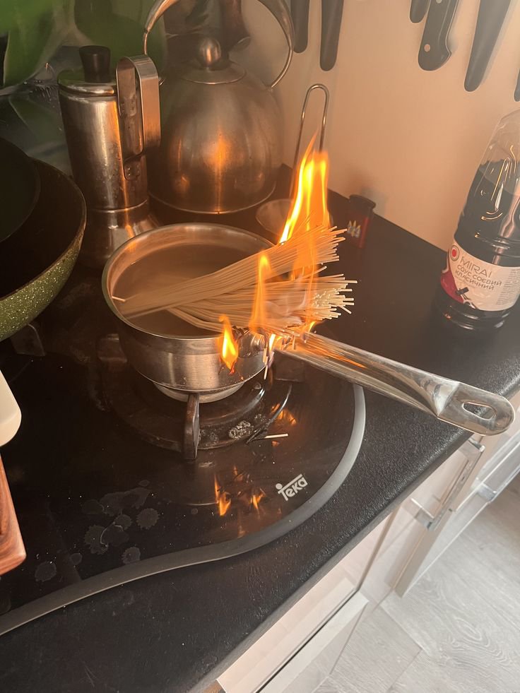gordonsoldi3r's tweet photo. She is making dinner for everyone. https://t.co/yz3aMgw1Xp
