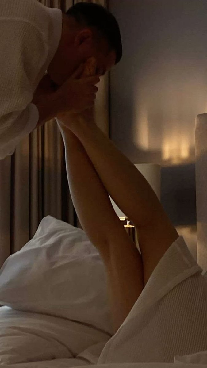 PhoenixBaril's tweet photo. Tu ne m'auras aimé
Qu'avec  un horizon
de jambes écartées
Confondant  la tendresse
Avec la passion.
Appelant mon amour 
Une obsession.🕊️💕🌾 https://t.co/xNqKnvVhte