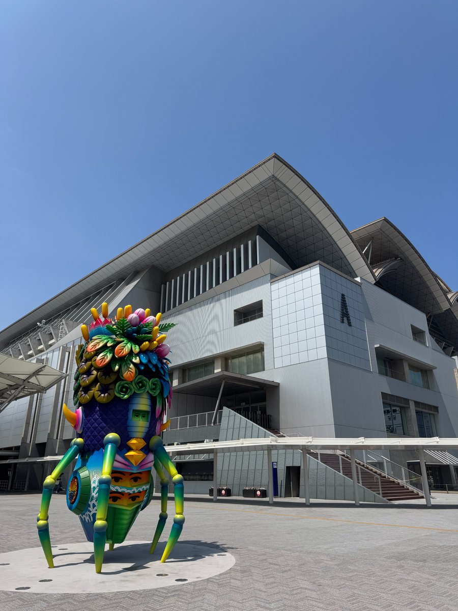nbuna_staff's tweet photo. ヨルシカ LIVE TOUR 2026「一人称」
8月4日（火）福岡・マリンメッセ福岡 A館公演
open 18:00 / start 19:00

福岡公演初日となります。
各ブースは屋外での実施となり非常に暑いので、こまめな水分補給や適度な休憩など、熱中症対策を十分に行い、体調に無理のない範囲でご来場くださいますようお願いいたします。
宜しくお願い致します。

ガチャブース / フォトスポット/ラベル缶自販機：12:00〜
グッズ販売 / 後書き企画：13:00〜
CD販売：：13:00〜17:30 / 18:00〜場所が会場内に変更となります。
チケットインフォ：16:00〜

#ヨルシカ_一人称