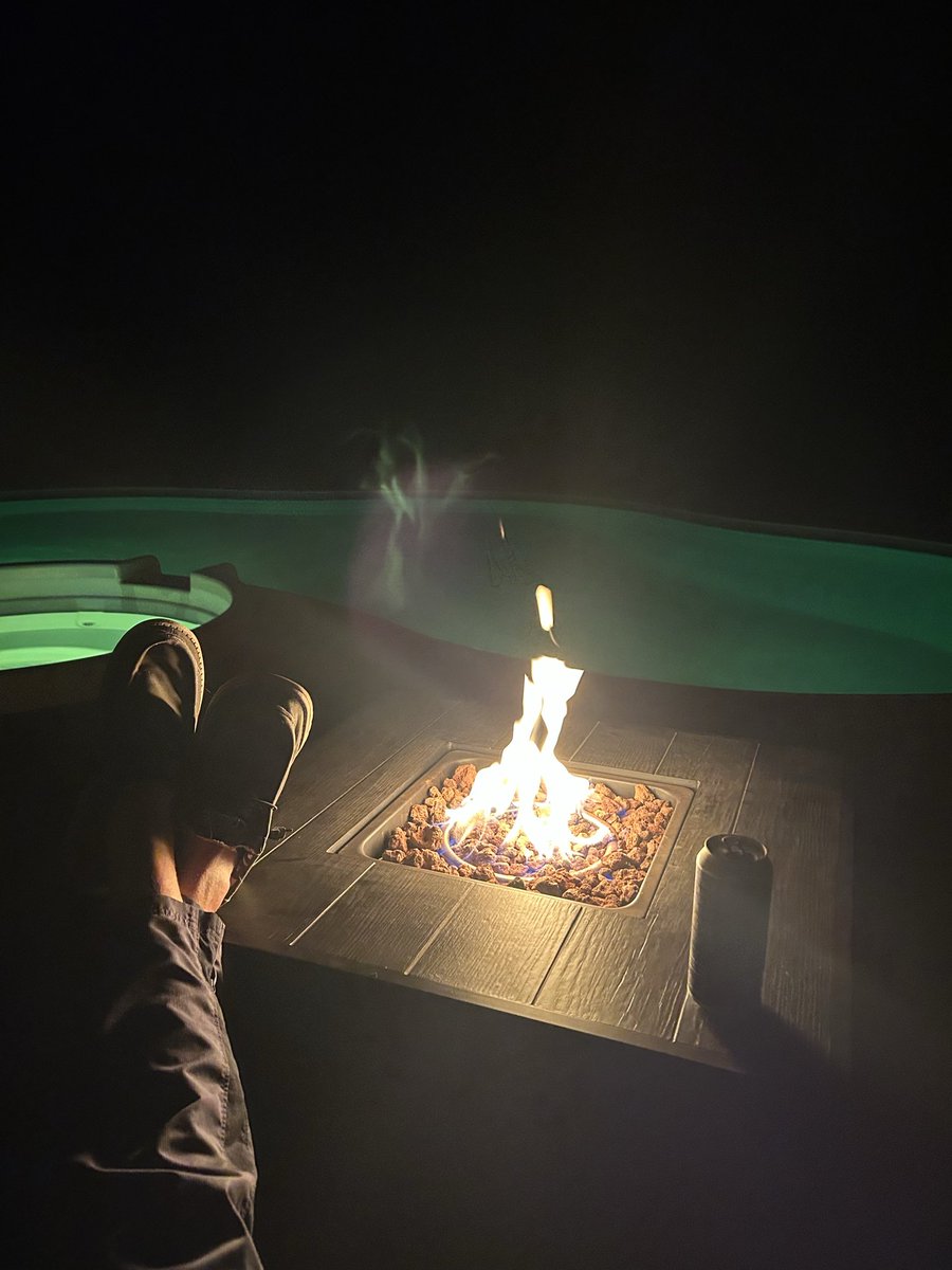 DrakeFantasy's tweet photo. Beer in hand.
#prosvsjoes draft with my boys @Fantasy_Guru @dwainmcfarland @DrewDavenportFF @MGutierrezNFL on the phone.
Summer living is good all across the fantasy universe!
Cheers. https://t.co/DC6HDKHsTB