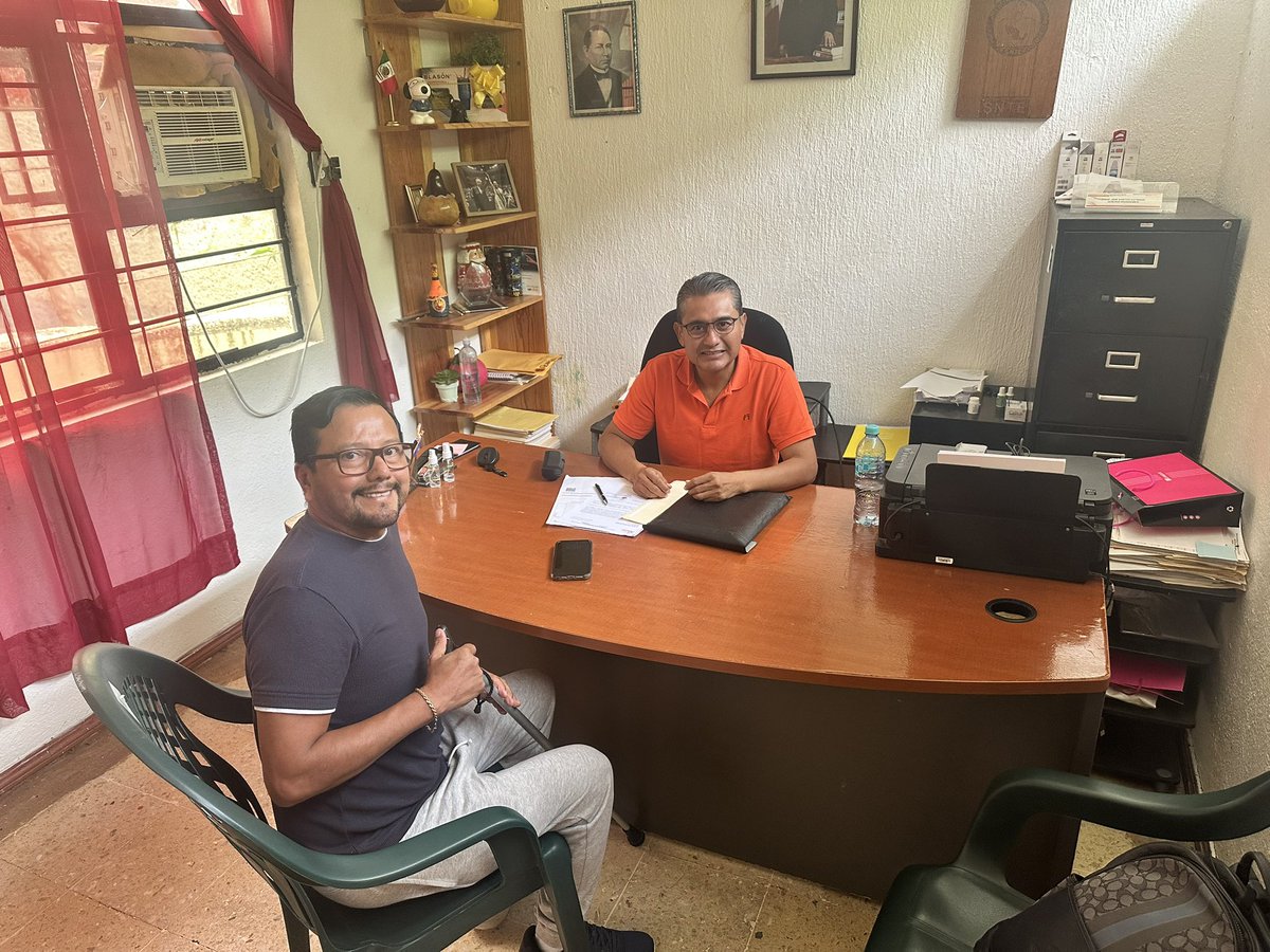 jairestrada1201's tweet photo. 🟠 Con la instrucción del Srio. Gral. de la Sección 14, Mtro. Silvano Palacios Salgado, en la Oficina Sindical de Acapulco seguimos trabajando.

🟠 Con las puertas abiertas, atendiendo y dando seguimiento a las gestiones de nuestras compañer@s trabajadores de la educación. https://t.co/3YgeBmFoYX