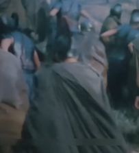 ScyanYT's tweet photo. I JUST REALIZED SOMETHING 😭😭😭

In the odyssey movie, you can easily tell which is stunt double and which is real odyssey but just looking at the cape. One chape looks much smaller, while the other takes over the whole body

These 2 shots happen right near each other https://t.co/YrY5Scsno3