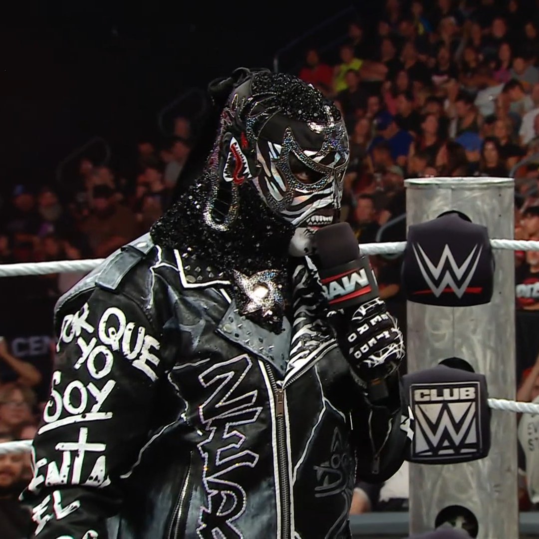 LuigiWrestling's tweet photo. #WWERAW https://t.co/N3wzn64ofs